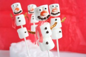 Holiday Treat: Snowman Marshmallow Pops