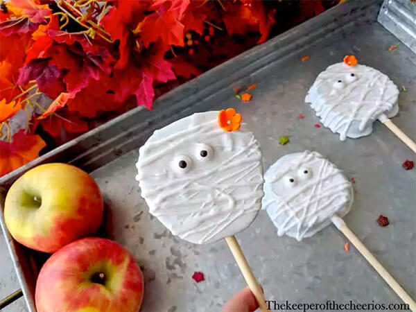 Mummy Apple Slices via The Keeper of Cheerios